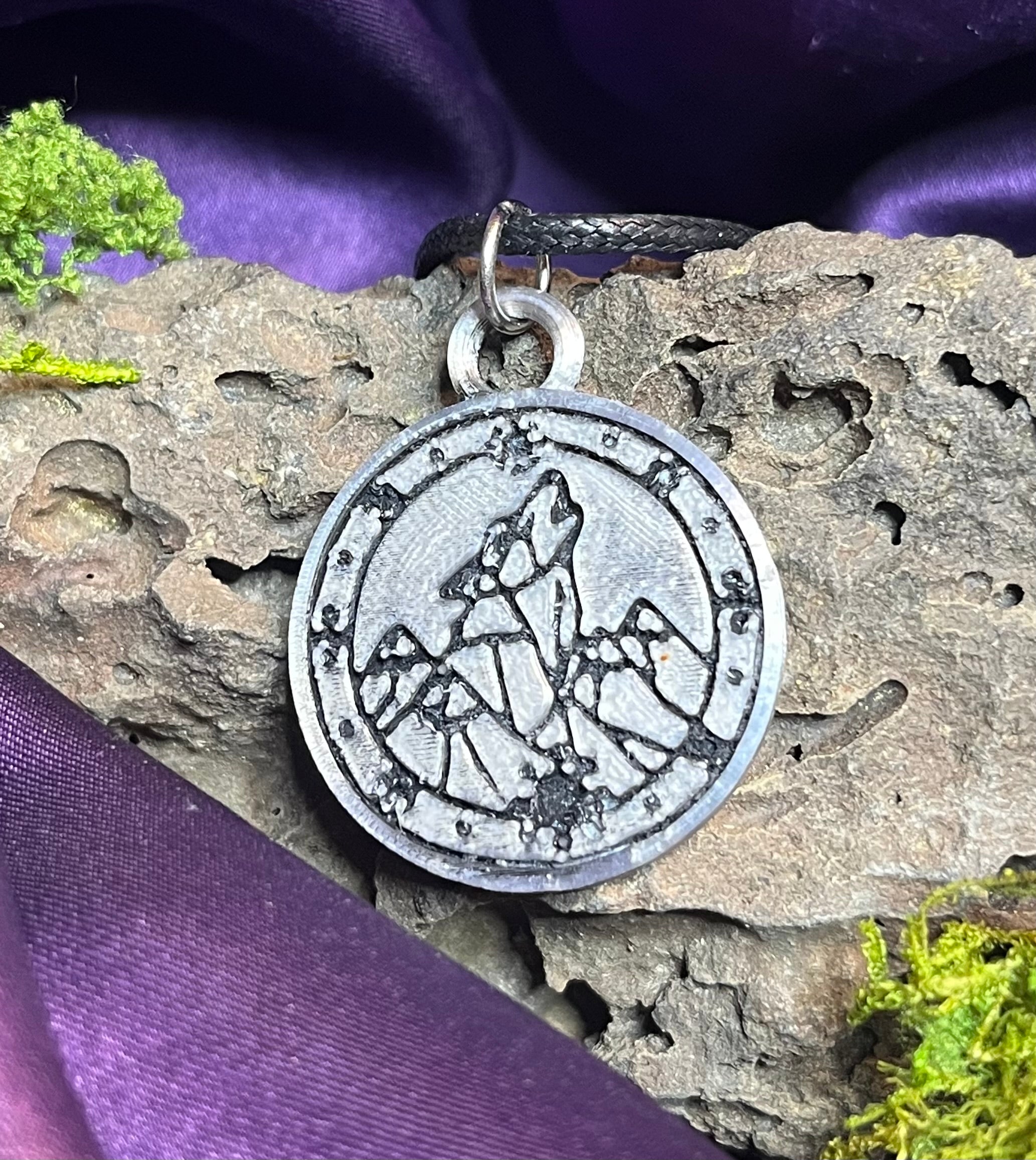 Single Court Sigil Necklace