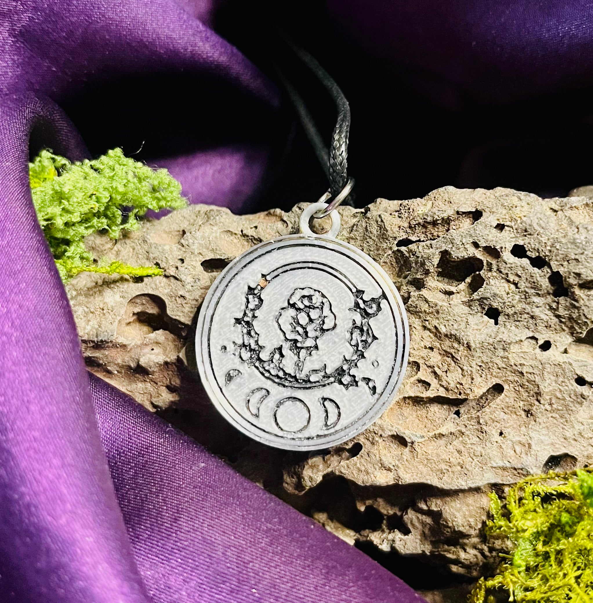 Single Court Sigil Necklace